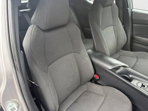 Used 2018 Toyota C-HR XLE FWD image 24