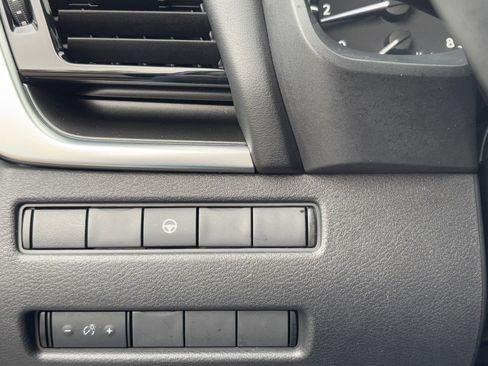 Certified 2022 Nissan Rogue SV image 28