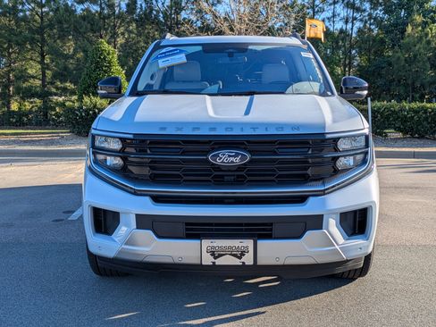 Certified 2025 Ford Expedition Max Platinum w/ Driver's Package AWD/4WD image 9