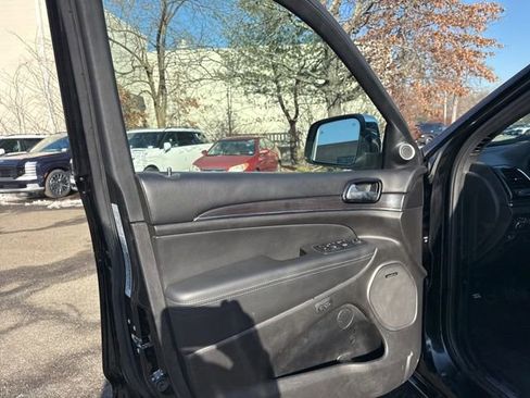 Used 2019 Jeep Grand Cherokee Overland image 32