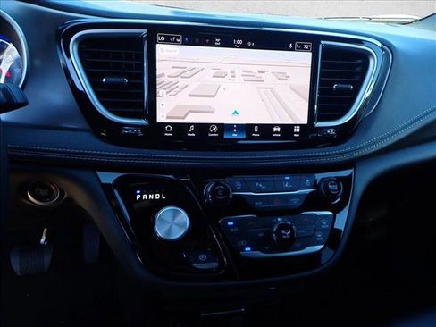 New 2026 Chrysler Pacifica Select image 19