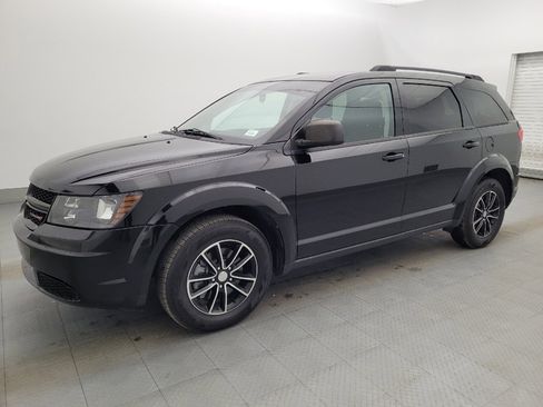 Used 2017 Dodge Journey SE w/ Flexible Seating Group image 2