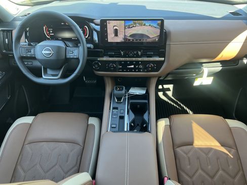 New 2026 Nissan Pathfinder Platinum image 2