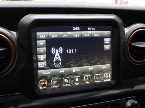 Used 2021 Jeep Gladiator Mojave AWD/4WD image 27