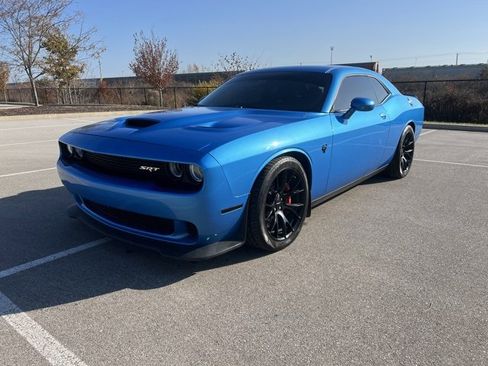 Used 2016 Dodge Challenger SRT Hellcat image 4