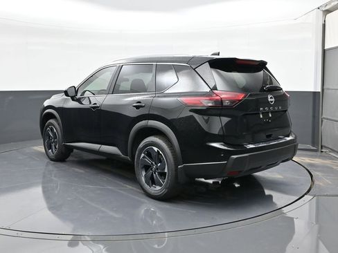 Used 2025 Nissan Rogue SV w/ SV Premium Package FWD image 5