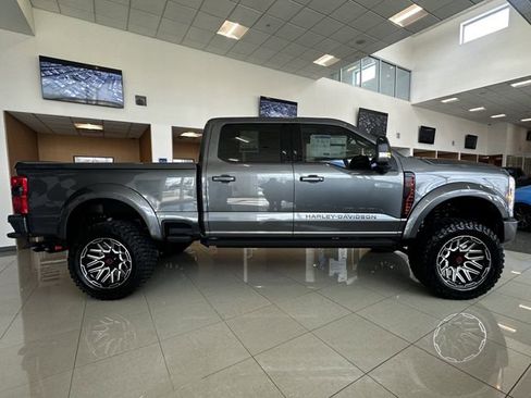 New 2026 Ford F250 Lariat w/ Black Appearance Package image 4