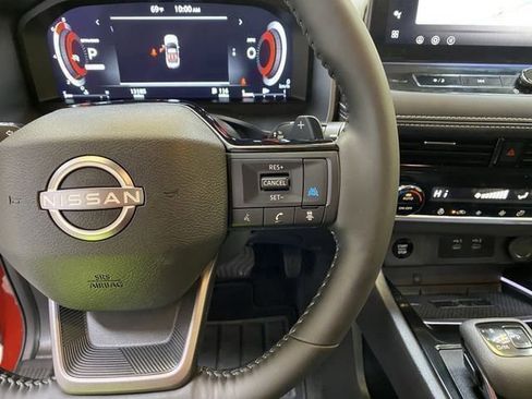 Used 2025 Nissan Rogue SL FWD image 33