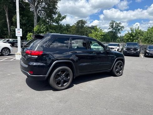 Used 2018 Jeep Grand Cherokee Laredo AWD/4WD image 10