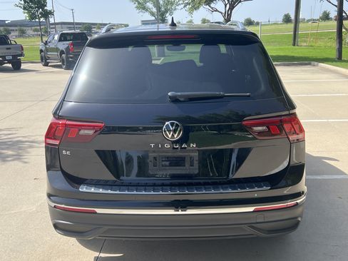 Certified 2022 Volkswagen Tiguan SE FWD image 8