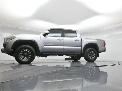 Used 2019 Toyota Tacoma TRD Off-Road w/ Technology Package AWD/4WD image 8
