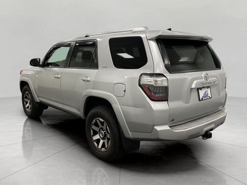 Used 2018 Toyota 4Runner SR5 AWD/4WD image 8