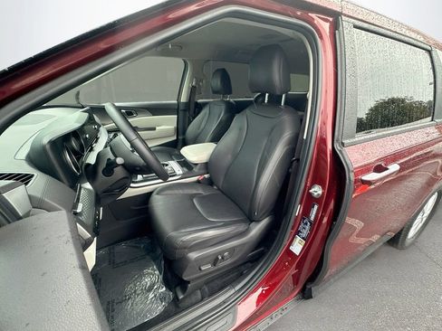 Used 2024 Kia Carnival LX FWD image 20