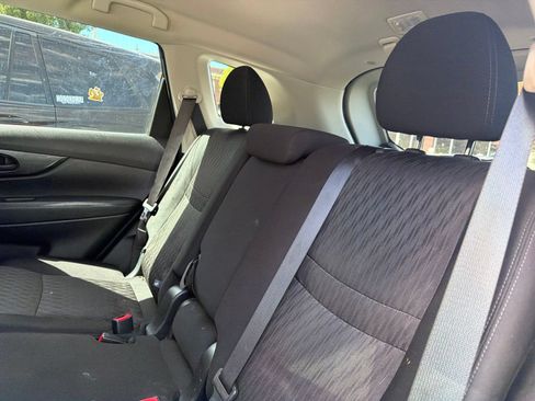 Used 2020 Nissan Rogue S FWD image 10