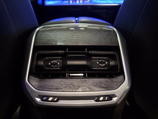 Used 2024 BMW i7 eDrive50 w/ M Sport Package RWD image 65