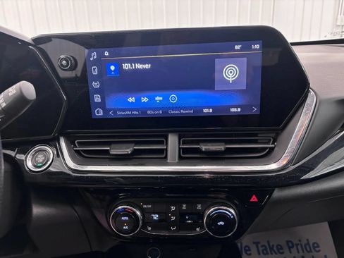 Used 2024 Chevrolet Trax RS FWD image 39