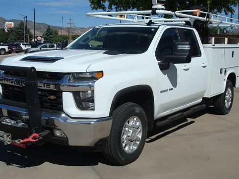 Used 2022 Chevrolet Silverado 3500 LT w/ Convenience Package AWD/4WD image 1