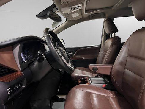Used 2018 Toyota Sienna XLE image 26