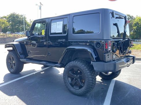 Used 2017 Jeep Wrangler Unlimited Sahara w/ Connectivity Group AWD/4WD image 7