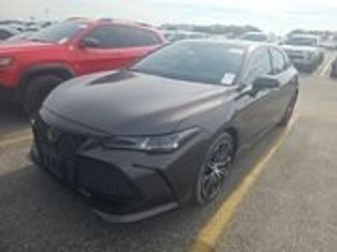 Used 2019 Toyota Avalon Touring image 3