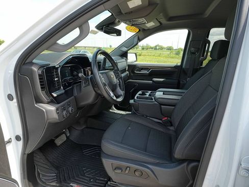 Used 2025 Chevrolet Silverado 1500 LT AWD/4WD image 16