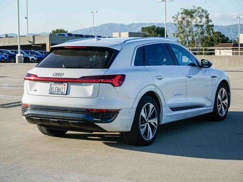 Used 2024 Audi Q8 e-tron Premium Plus w/ Premium Plus Package image 4