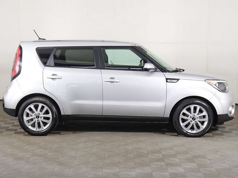 Used 2017 Kia Soul + FWD image 15