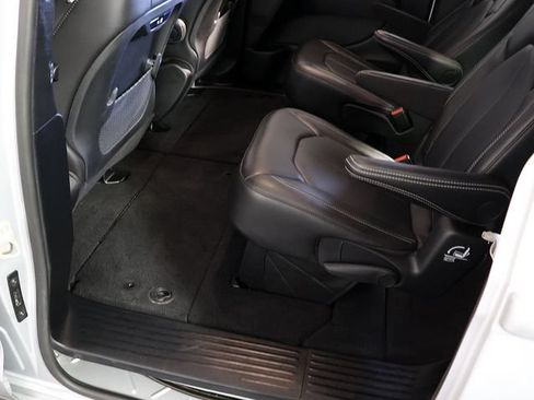 Used 2026 Chrysler Pacifica Select FWD image 27