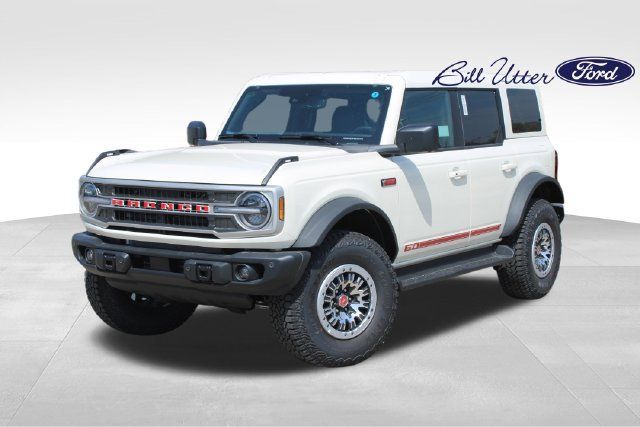 New 2026 Ford Bronco Outer Banks w/ Sasquatch Package AWD/4WD image 1