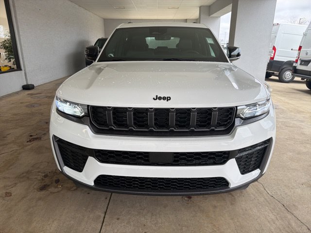 New 2026 Jeep Grand Cherokee Altitude AWD/4WD image 10