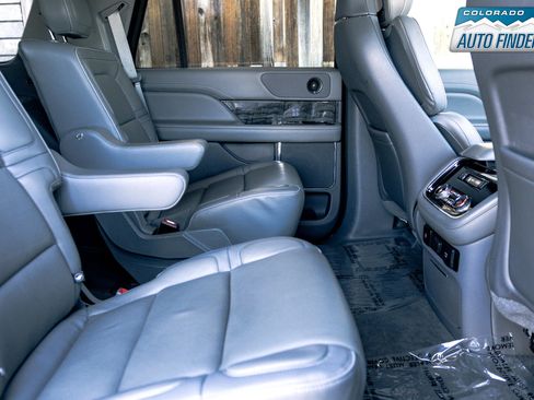 Used 2019 Lincoln Navigator Reserve image 24