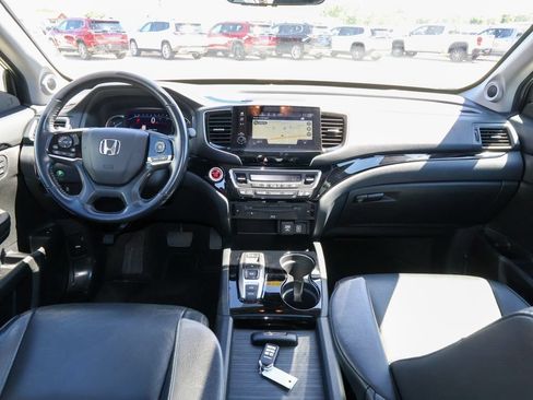 Used 2022 Honda Pilot Touring image 16