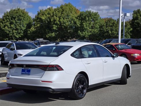 New 2025 Honda Accord SE image 4