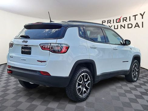 Used 2025 Jeep Compass Trailhawk AWD/4WD image 4