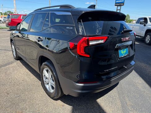 Used 2024 GMC Terrain SLE w/ Driver Convenience Package FWD image 7