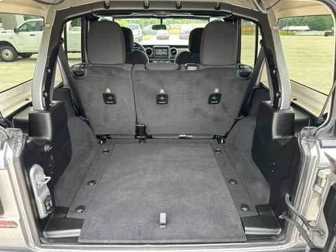 Used 2019 Jeep Wrangler Unlimited Sport S AWD/4WD image 32