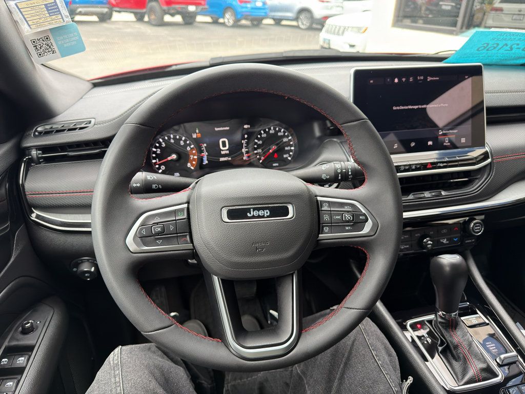 Used 2025 Jeep Compass Trailhawk AWD/4WD image 19