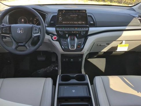 New 2026 Honda Odyssey Touring image 13