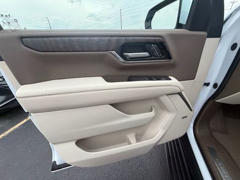 Used 2026 GMC Yukon XL Denali w/ Denali Reserve Package AWD/4WD image 11