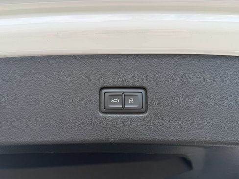 Used 2019 Audi Q8 Prestige image 18