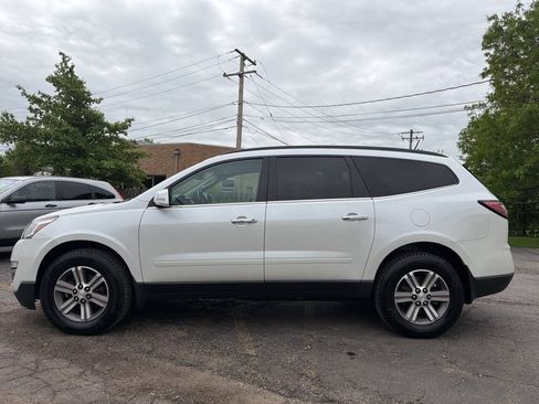 Used 2017 Chevrolet Traverse LT FWD image 2