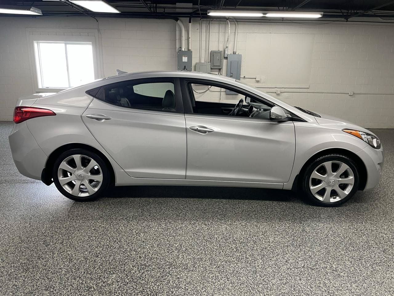 Used 2013 Hyundai Elantra Limited w/ Technology Pkg FWD image 4