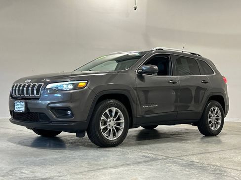 Used 2019 Jeep Cherokee Latitude Plus w/ Comfort/Convenience Group AWD/4WD image 2