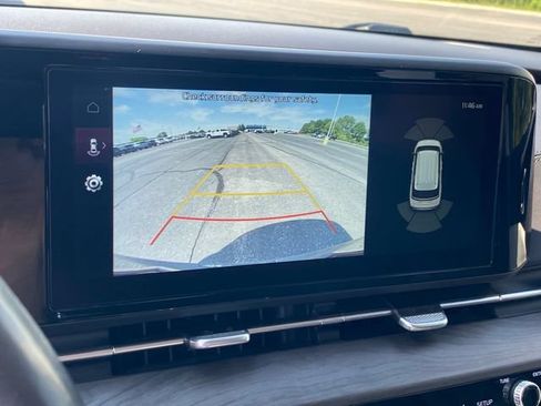 Used 2024 Kia Carnival EX FWD image 12