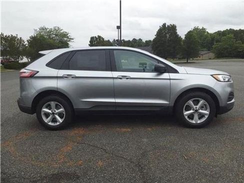 Used 2024 Ford Edge SE image 40