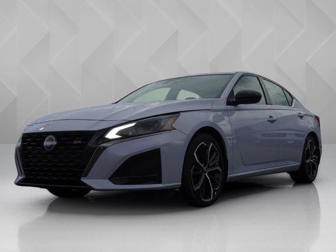 Used 2024 Nissan Altima 2.5 SR w/ SR Premium Package FWD image 1