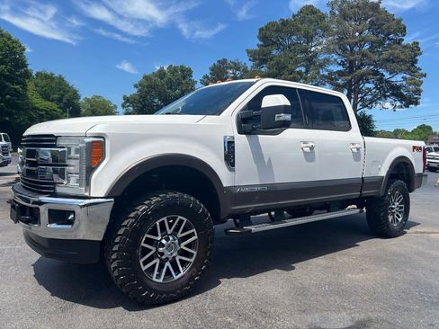 Used 2017 Ford F250 Lariat w/ Lariat Ultimate Package AWD/4WD image 2
