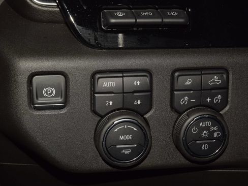 Used 2025 Chevrolet Silverado 1500 High Country w/ High Country Premium Package AWD/4WD image 35