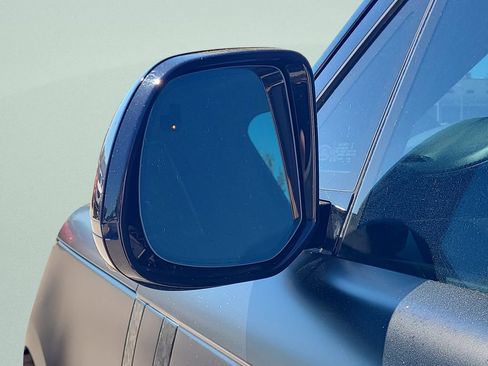 Used 2023 Land Rover Range Rover SE image 11