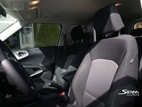 Used 2020 Kia Soul LX image 27